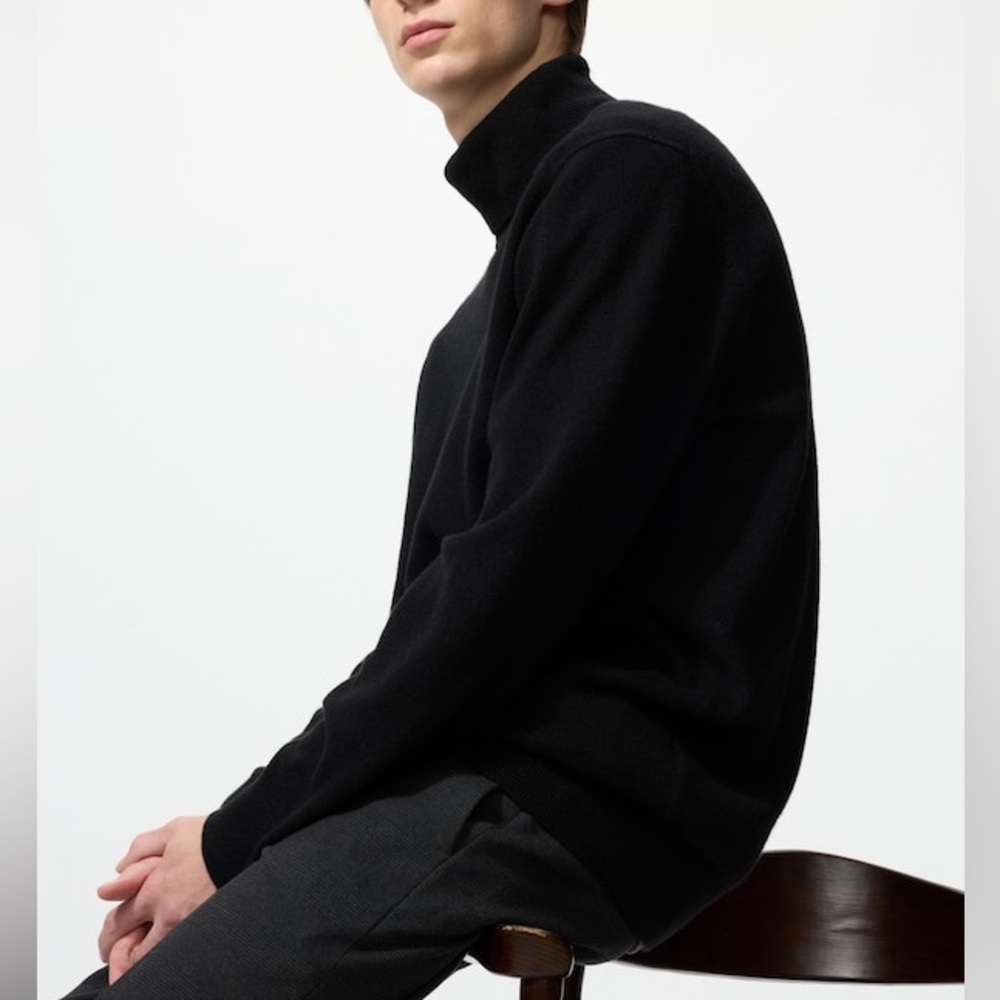Uniqlo men 100% wool high neck knit sweater